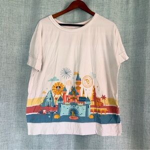 Disneyland Resort Castle Graphic Tee – Disneyland Park Skyline Shirt – Size L